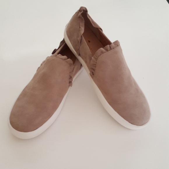 Kate Spade NY Suede Sneaker NWOT - Picture 8 of 10